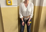 Studenti 4. ročníku za zdmi věznice ve Vinařicích